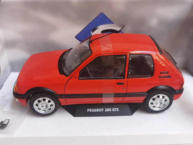 1:18 Scale P 205 GTI Simulation Alloy Car Model Diecast Toy Collectible Ornaments