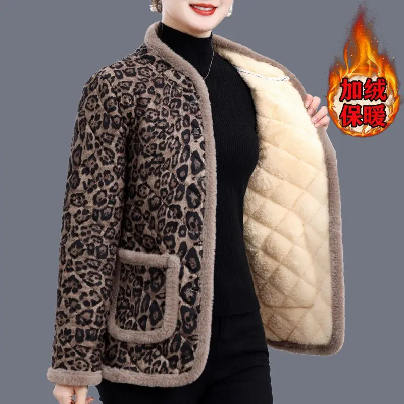 

Зимнее новое бархатное теплое хлопковое пальто для мам среднего возраста, повседневные модные парки с принтом, осеннее короткое стеганое пальто 5XL