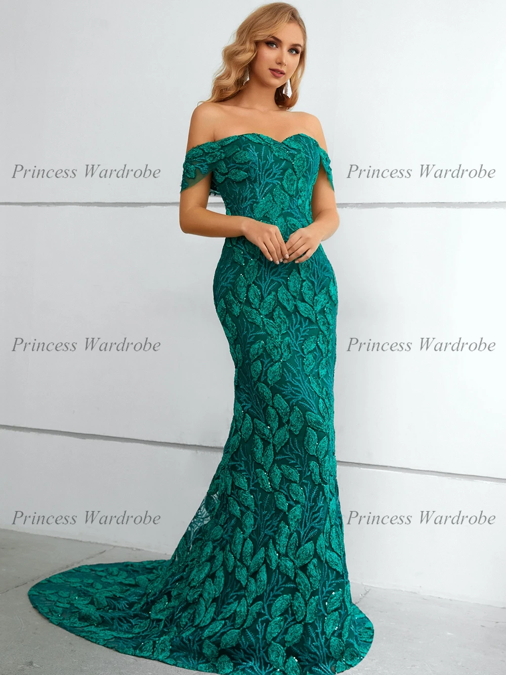 Emerald Green Prom Dresses 2023 Stunning Off Shoulder Lace Evening Gown Short Sleeves Floor Length Women Formal Party Gowns