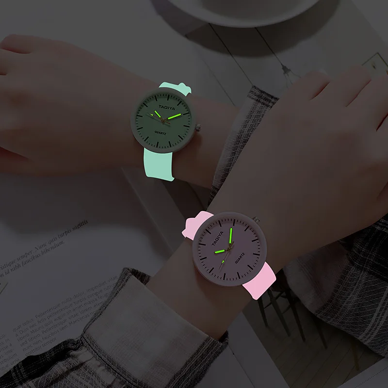 Fashion Sporty Children Silicone Watch For With Noctilucent Feature Women Casual Fluorescence Quartz Watch 2023 Hot