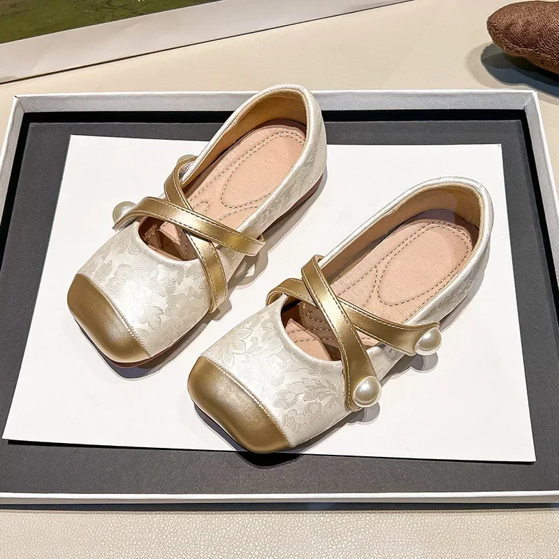 

2026 Kids New Spring Autumn Chinese Style Pearl Small PU Shoes Retro Versatile Girls Square Head Shallow Mouth Flats