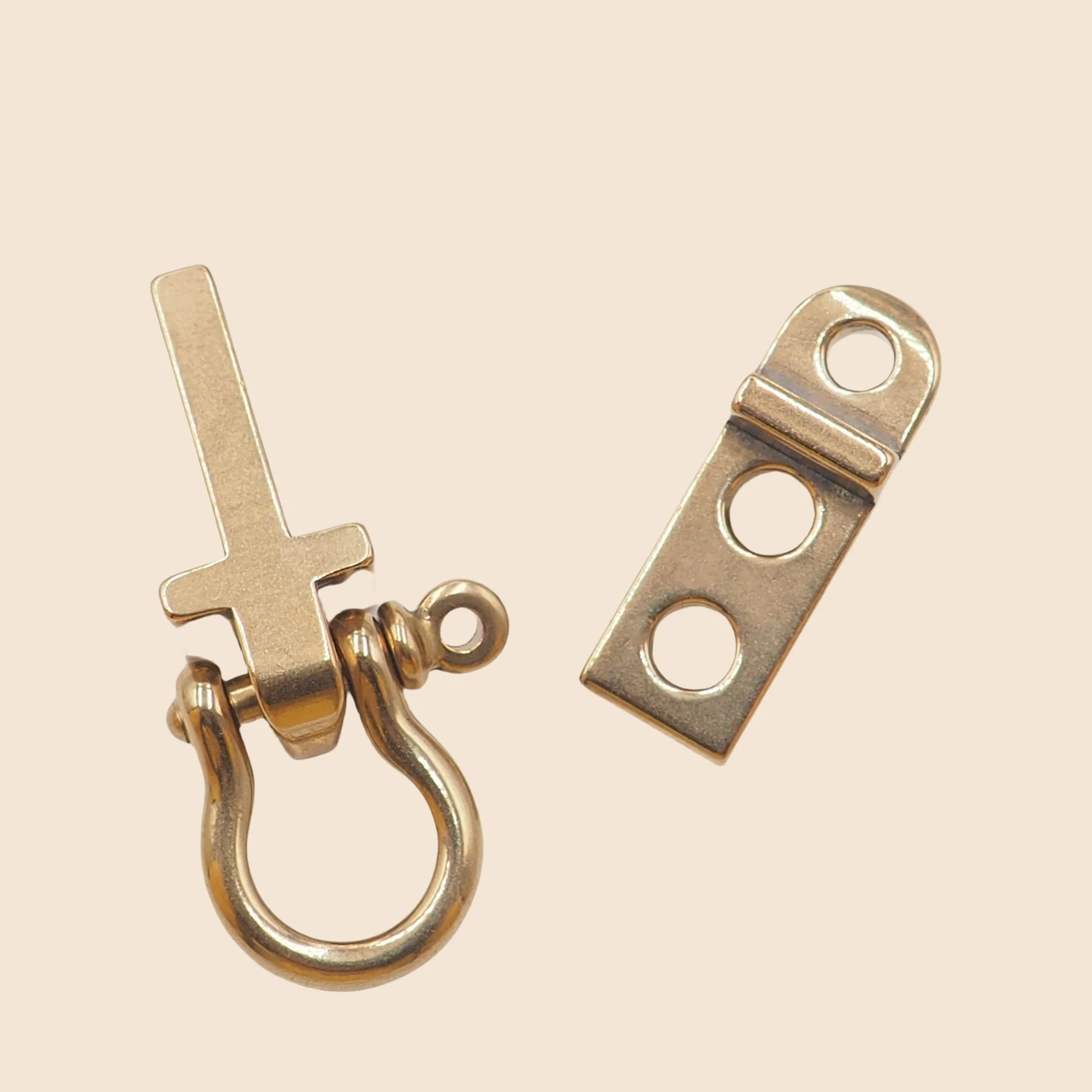 1 Piece Solid Brass Keychain Carabiner Shackle Vintage Motorcycle Keychain Keyring Accessories DIY Hardware Parts Wholesale