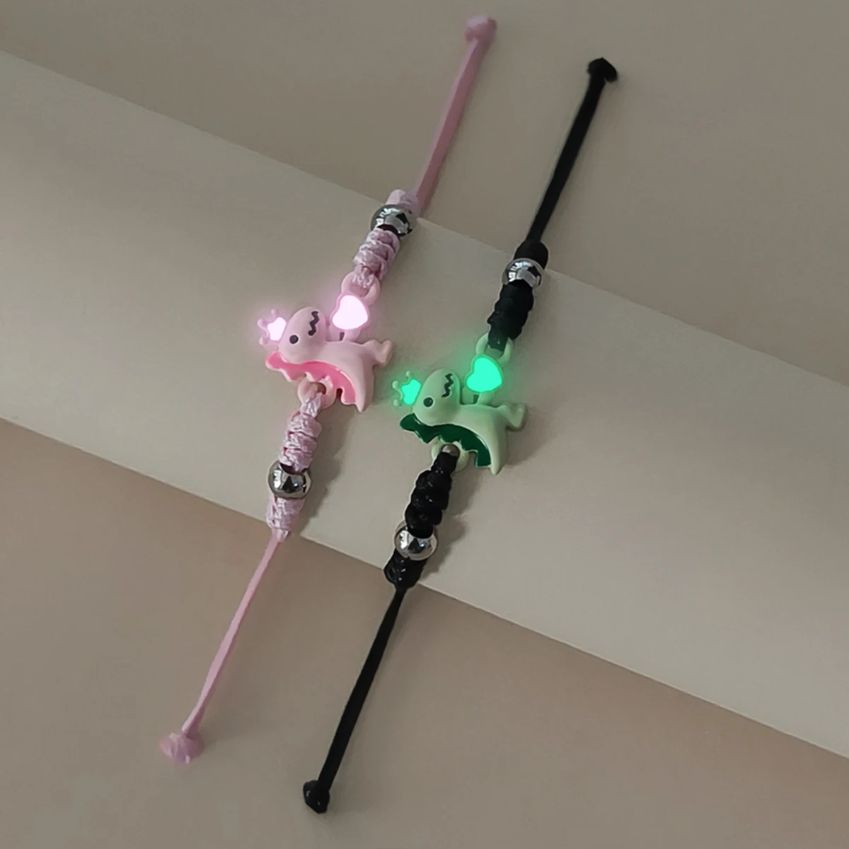 2-Piece Set Glowing Heart Handheld Dinosaur Crown-Shaped Accessories Couple's Hand Ropes Ladies Fashion Valentine's Day Gifts