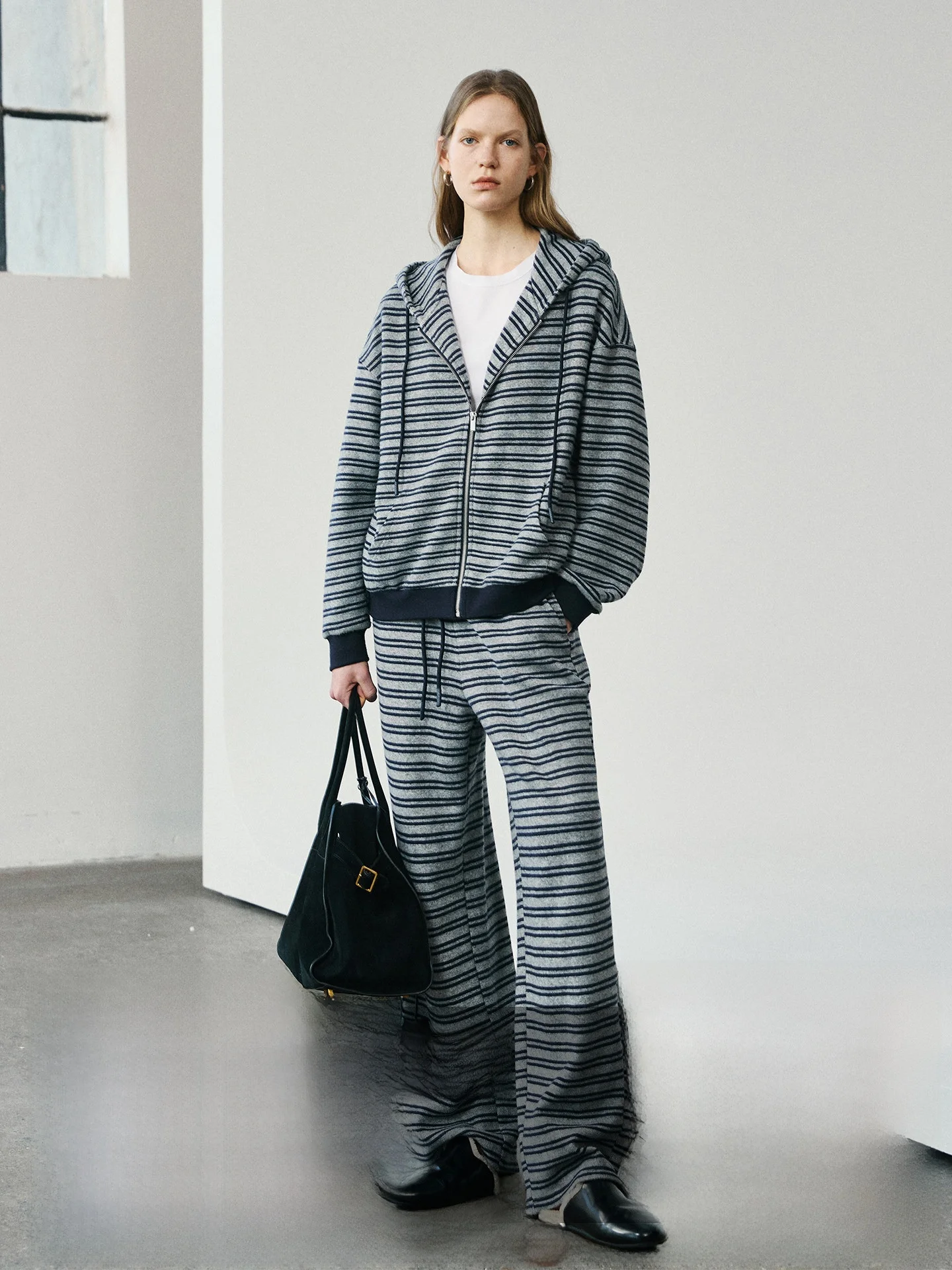 

Комплект Ayuko: Эксклюзивный худи в полоску из шерсти и хлопка и прямые брюки. Женский модный комплект для взрослых на осень-зиму.