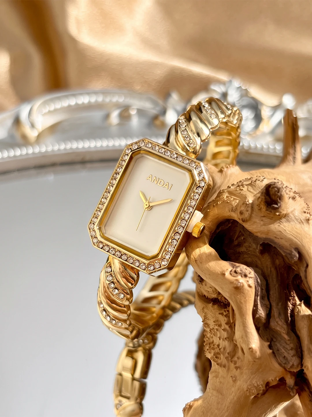Retro Light Luxury Rhinestone Rectangle Dial Twisted Shape Bangle Gold Watch for Woman