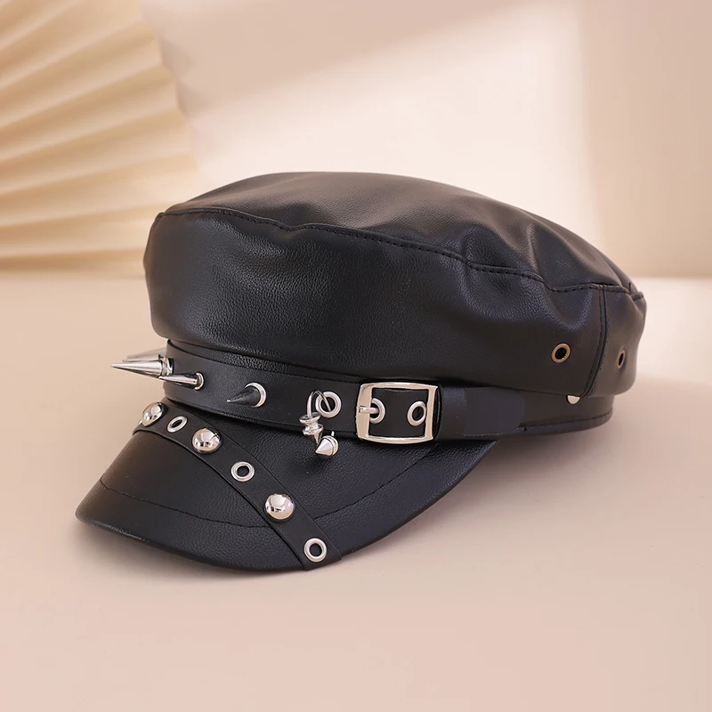 Dunkle, punkige PU-Nietenmütze in Marineblau mit Metallschnalle, Newsboy-Mütze, Street-Chic, kantiges Accessoire im edgy-Girl-Stil.