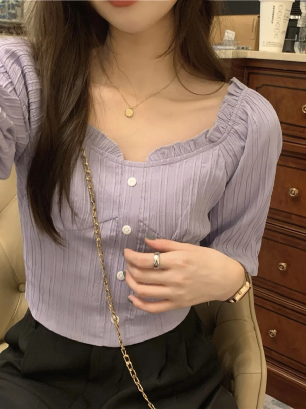 シックなショートショルダーバブルスリーブシャツ女性の甘い優しい夏のデザインスクエアカラーファッショナブルな韓国スタイルブラウス