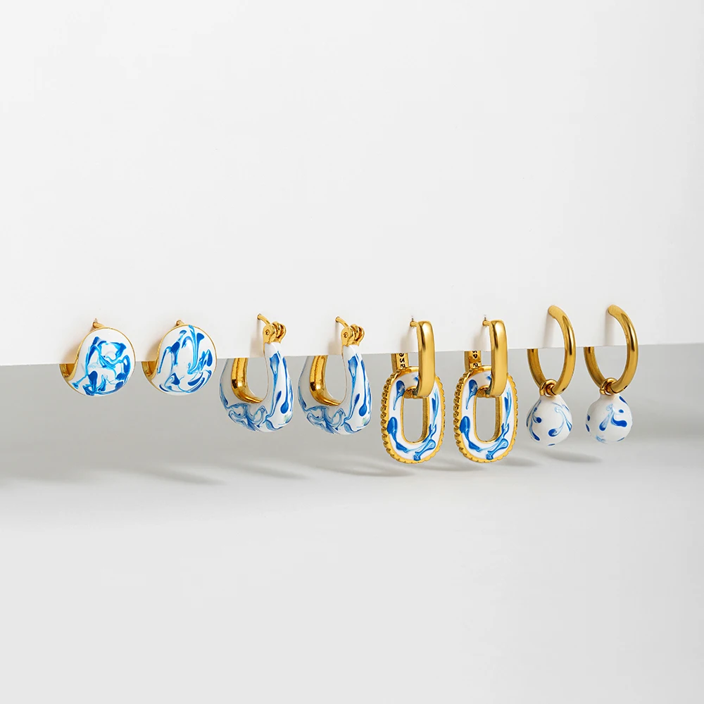 New Charm Gold Plated Blue And White Porcelain Enamel Flower Pattern Hoop Earrings for Women Steel U Shape Huggie Ear Buckle
