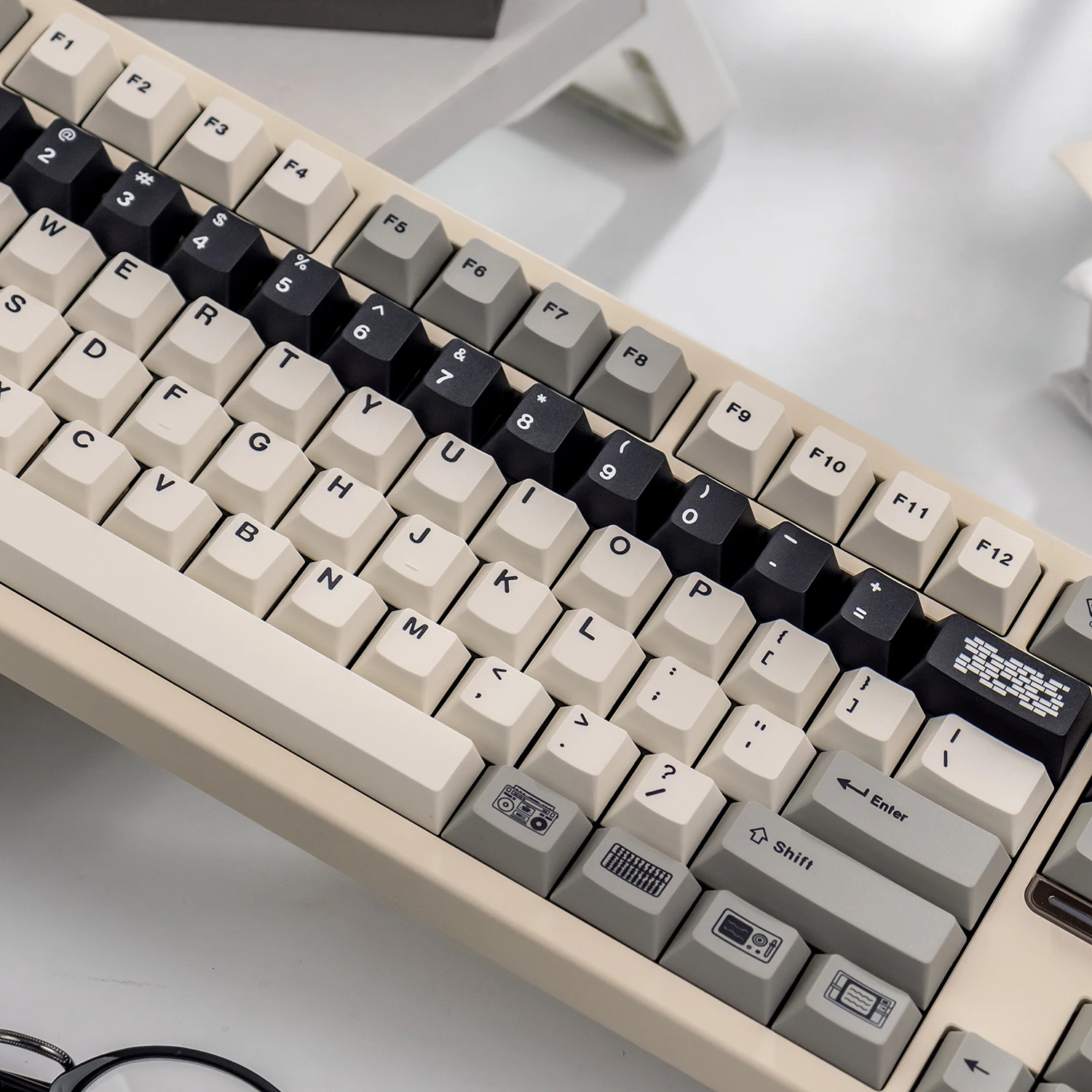 Retro Black Keycaps Dye-Sublimate Cherry Profile PBT keycaps Minimalist Keycaps For MX Switch Mechanical Keyboard