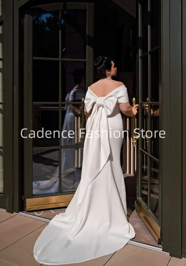 Gaun pernikahan putri duyung tanpa tali ukuran besar kustom gaun pernikahan Satin sederhana ukuran besar dengan garis leher pita yang dapat dilepas