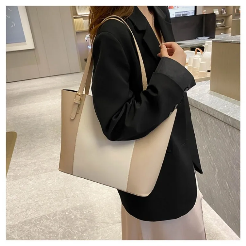 Retro Minimalist Atmospheric Commuting Shoulder Bag for Women Spring Summer New Western-style Large Capacity Tote Shoulder Bag