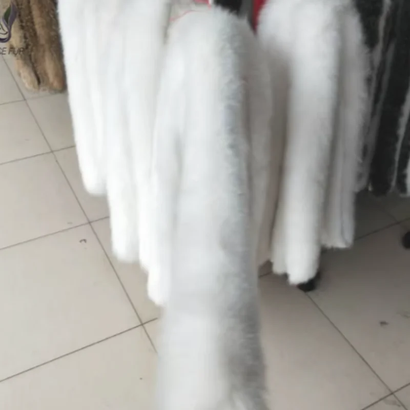 

Оптовая продажа с фабрики необработанных цветных или окрашенных полосок из натурального лисьего меха для капюшона