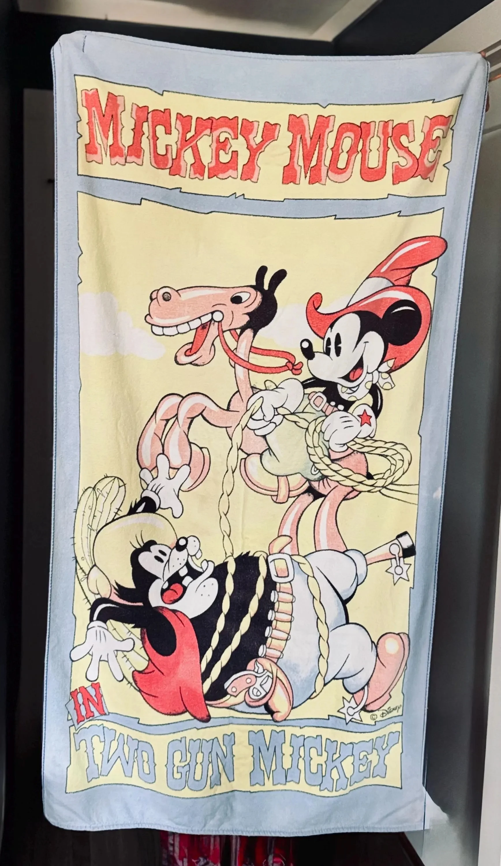 

Пляжное полотенце Disney с Микки Маусом, ретро-принт с мультяшными персонажами, быстросохнущее, из микрофибры, не впитывает песок, для детей и взрослых, для отдыха и купания