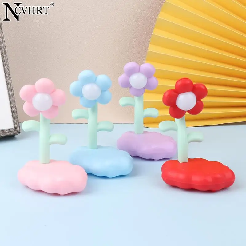 1Pc Cute Flower Shape Dollhouse miniatura LED Night Light Mini lampada da scrivania illuminazione domestica modello Decor accessori per la casa delle bambole