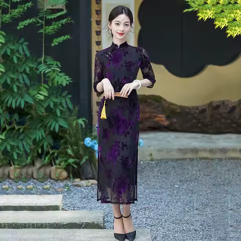 Long Cheongsam 2025 New Retro Women's Long Style Seven Quarter Sleeves Plush Lace Purple Evening Party Dress