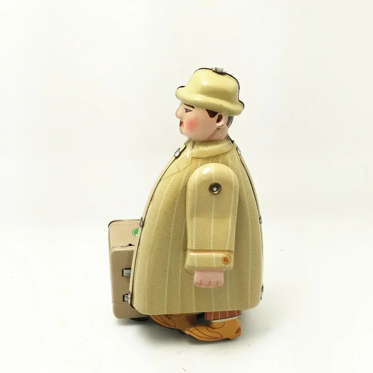 [Funny] Adult Collection Retro Wind up toy Metal Tin moving travel suitcase man Mechanical Clockwork toy figures model kids gift