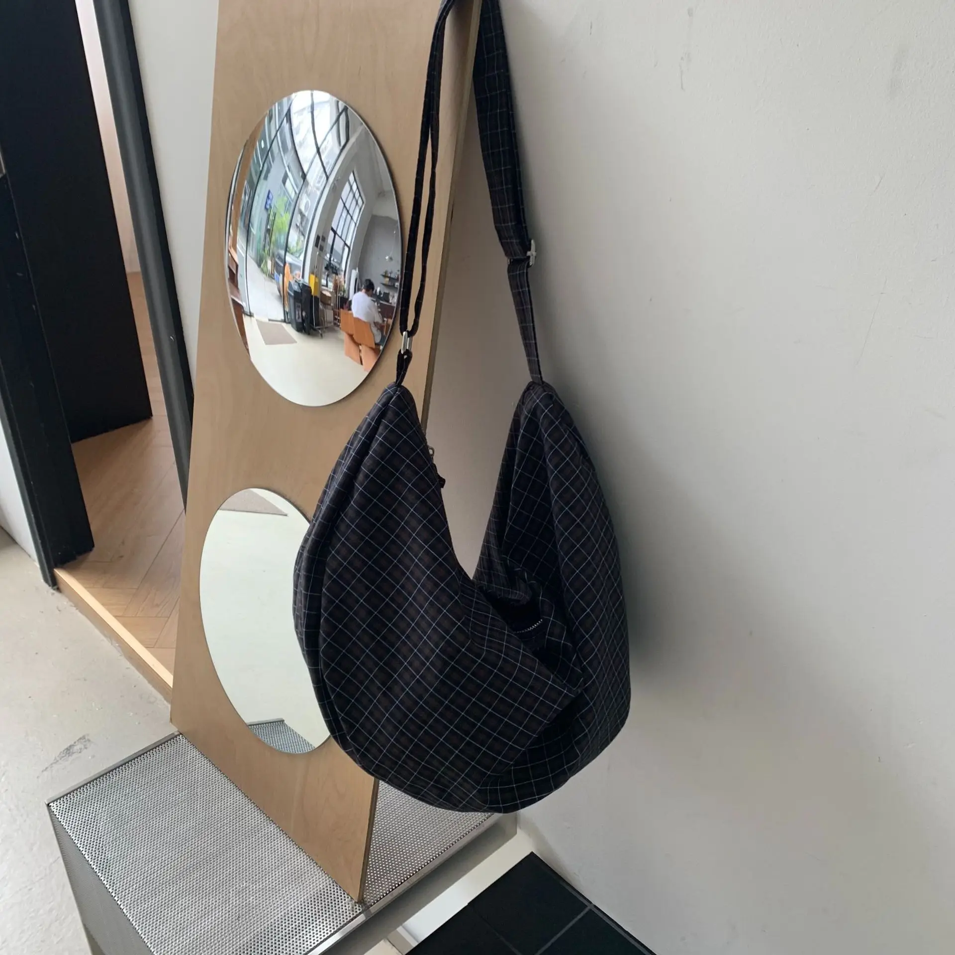 حقيبة كروس نسائية لعام 2026 متعددة الاستخدامات بكتف واحد متقلب من النايلون بتصميم عتيق للتنقل خفيفة الوزن وسعة كبيرة #6