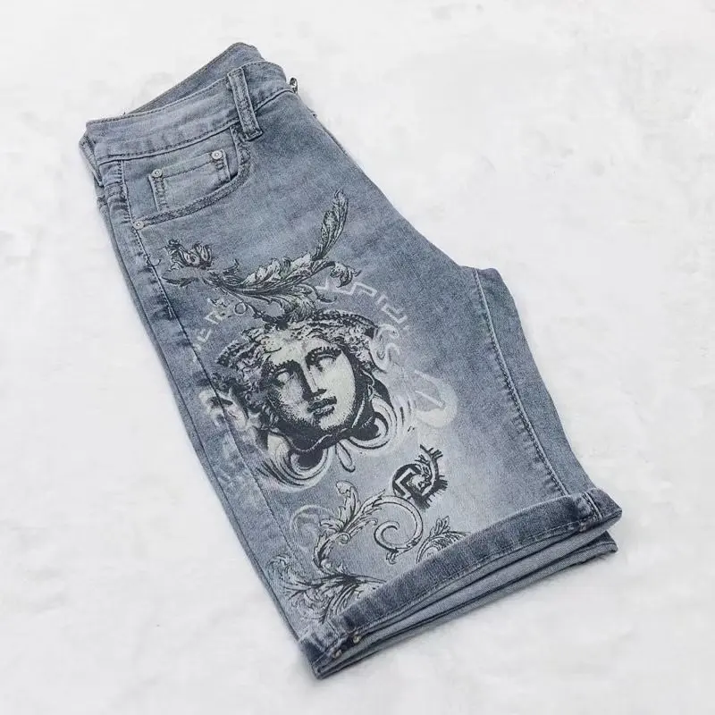 Spring/summer 2022 new ripped jeans, male embroidery, casual spirit, young man\'s five-cent pants, fashionable brand beggar pants