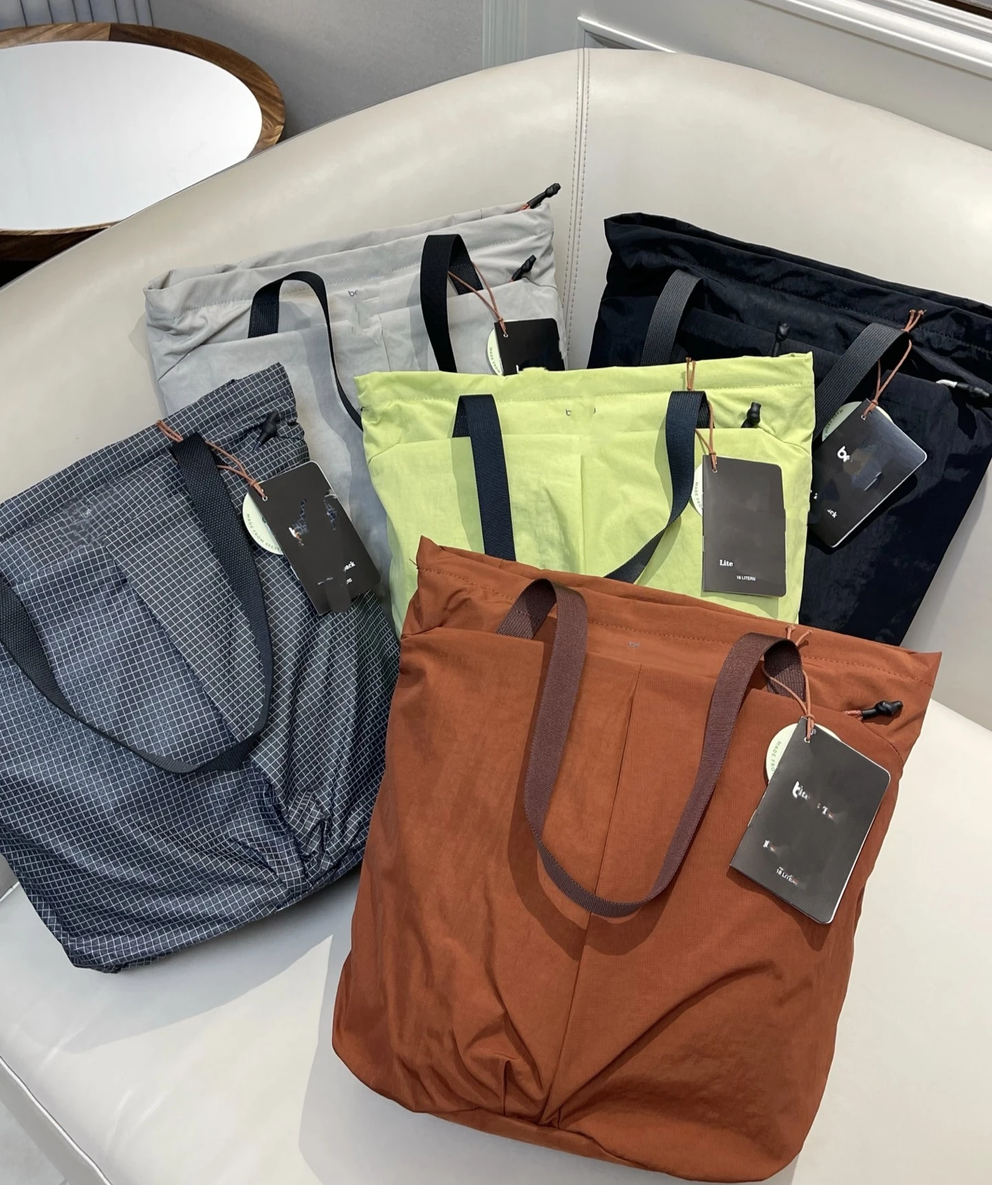 Waterproof Lightweight Outdoor Backpack 18L Unisex Red Brown Green Tote Bag Zipper Closure Fitness Friendly Youth Oriented
