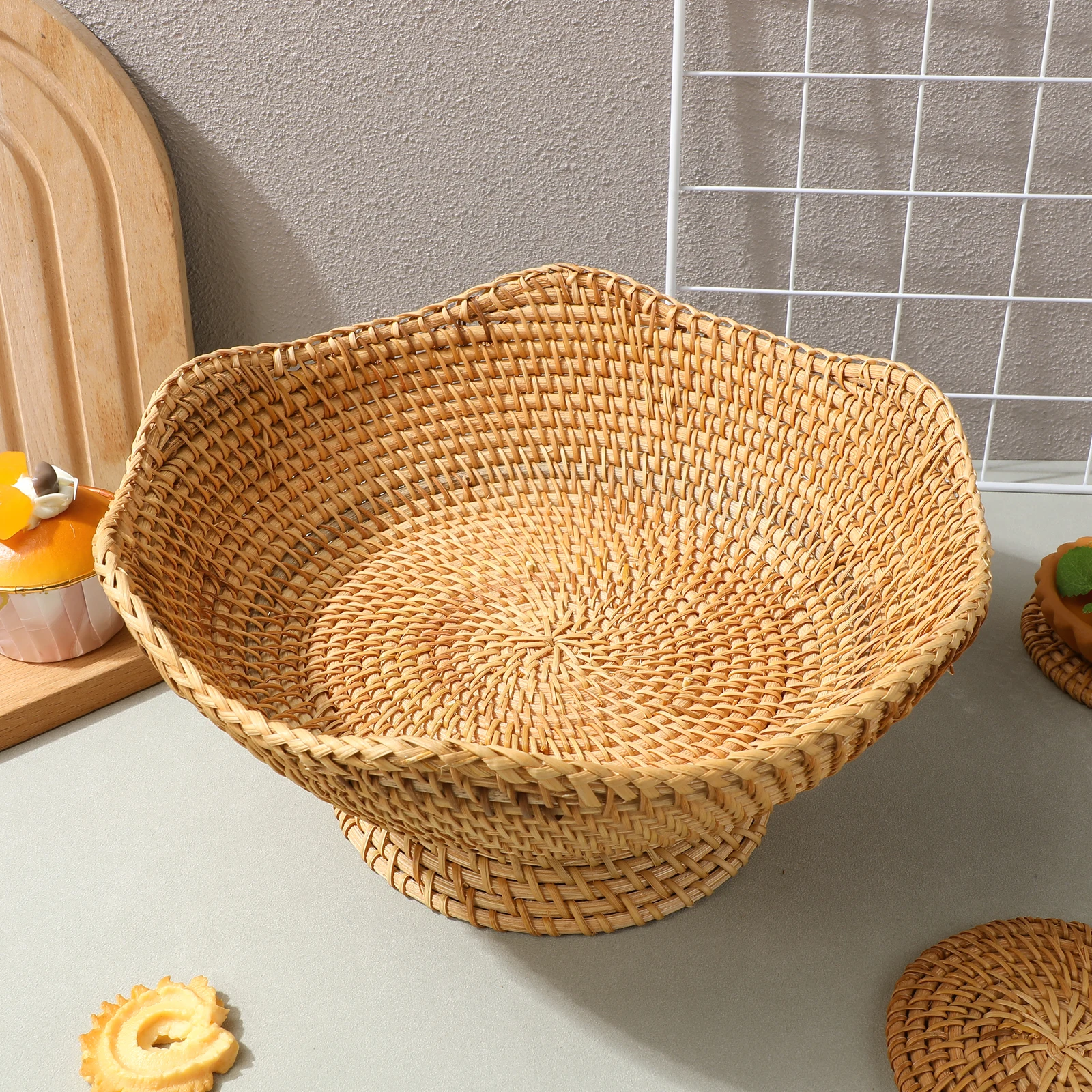 

Small Round Woven Storage Basket Natural Rattan Desktop Organizer for Keys Snacks Cosmetics Fruit Bread Chips Condiments Home