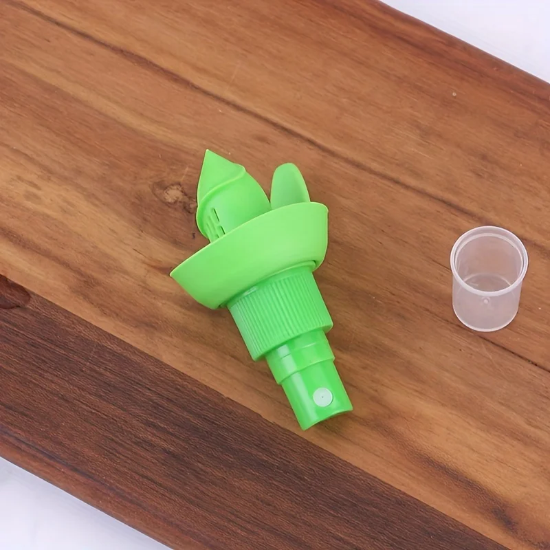 Hand operated fruit juice spray Creative lemon juice extractor Kitchen gadget Vegetable and fruit tools