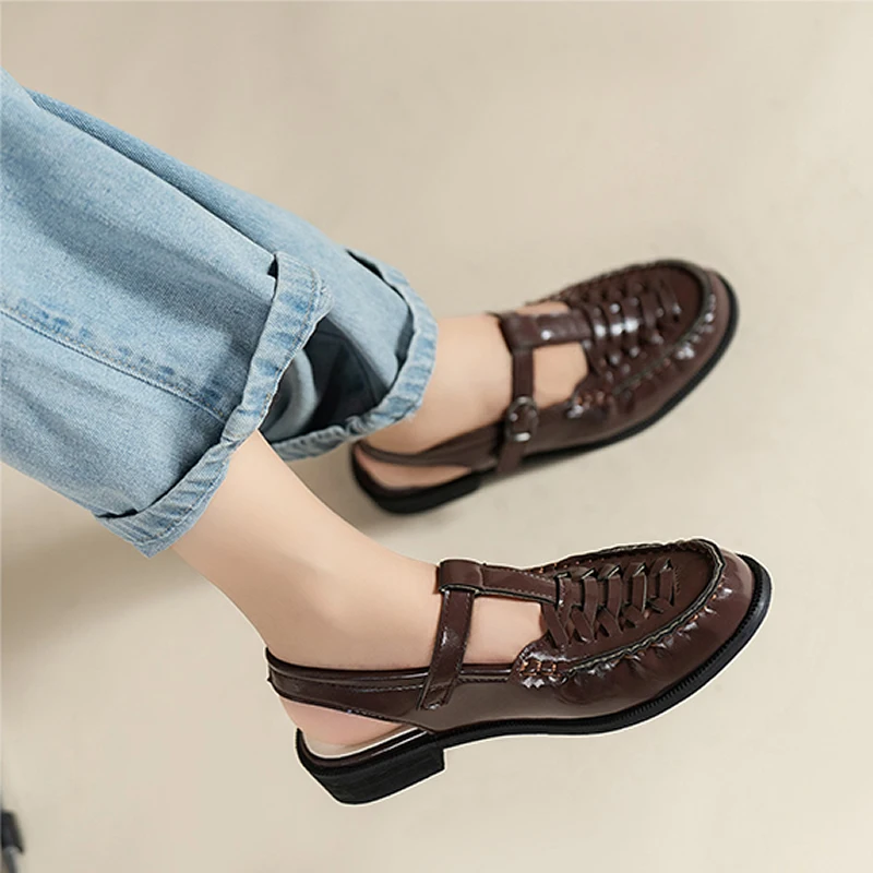 Metal Big Toe Loop Ladies Flat Sandals 2024 Square Head Open Toe Cross Strap Flatfrom Summer New Leisure Sandal Shoes For Women