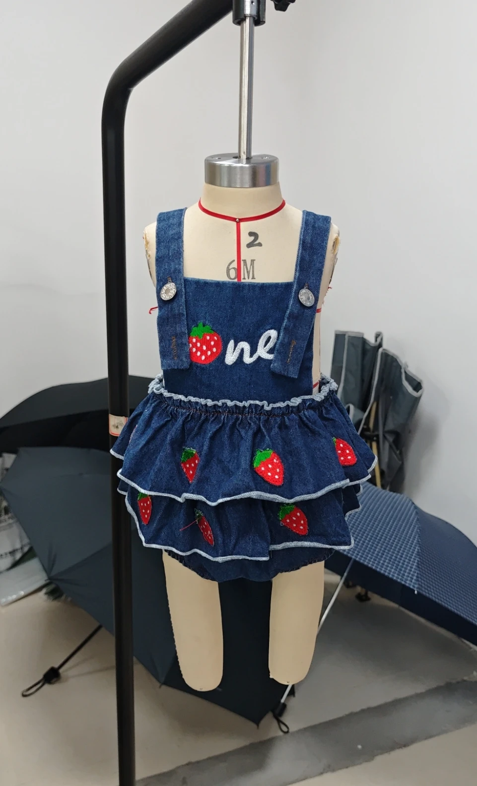 

Baby Autumn Clothes Girl Denim Birthday Jumpsuit Sleeveless Strawberry Embroidery Tiered Romper