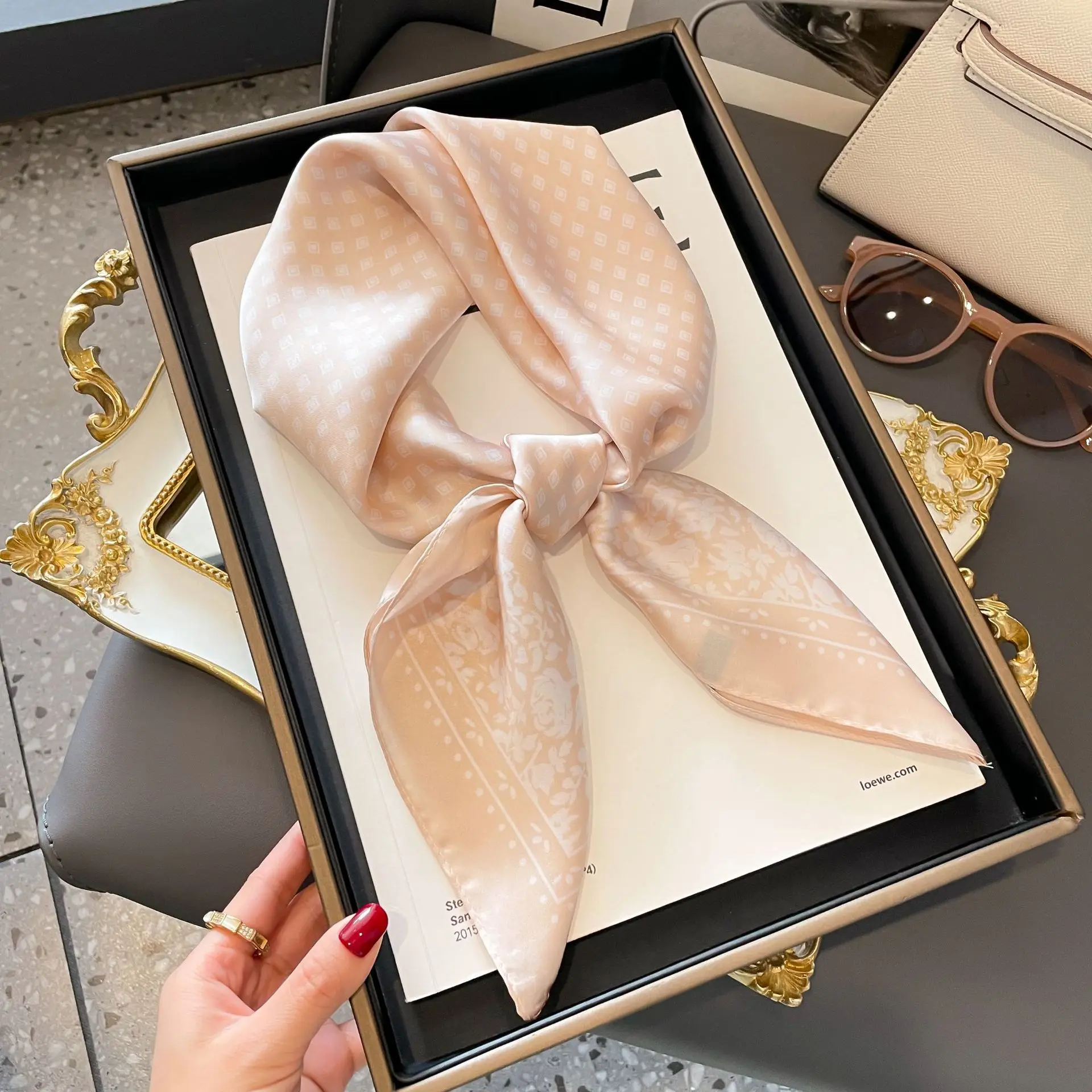 Luxus Pferd Seide Schal Quadrat Schal Für Frauen Drucken Hijab Sommer Wraps Halstuch Weibliche 70*70 cm Taschentuch Bandana mädchen – Detail 4