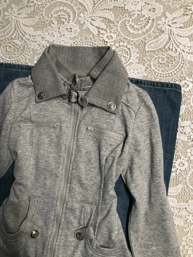 เสื้อสเวตเชิ้ตสไตล์ฮาราจูกุสีเทาสำหรับผู้หญิง รุ่นใหม่ต้นฤดูใบไม้ร่วง แขนยาว สไตล์ Y2K สตรีทแวร์ พังก์ คอตั้ง