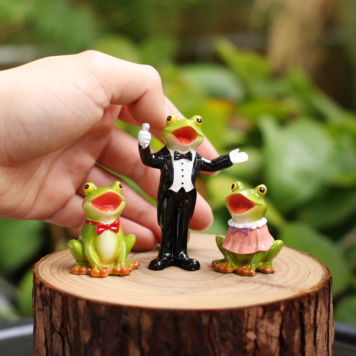 3 choir frog ornaments, fun garden bonsai sculptures, garden micro landscape scene decoration, resin handicrafts