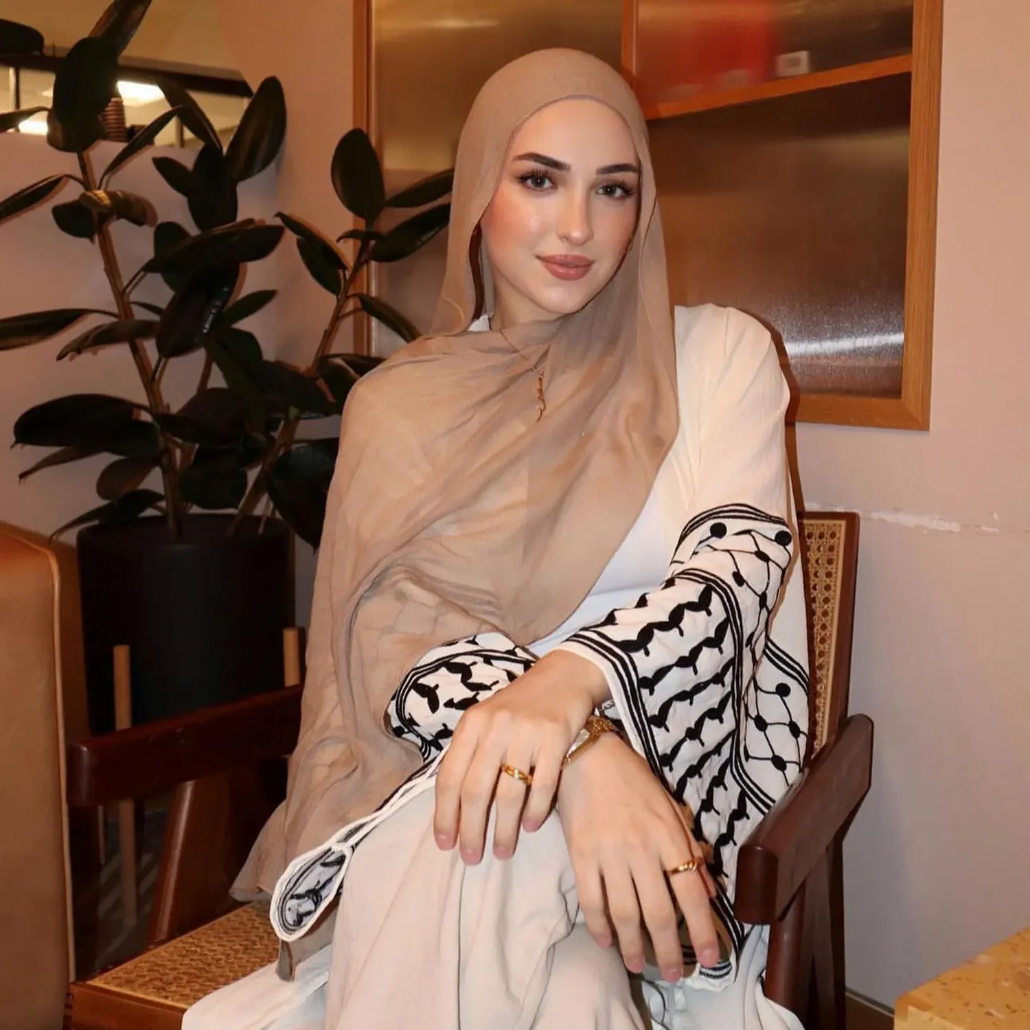2025 Ricamo Abaya Musulmano Ramadan Dubai Kimono Aperto Cardigan Femme Caftano Abito Turchia Abito da donna Abbigliamento islamico modesto Nuovo