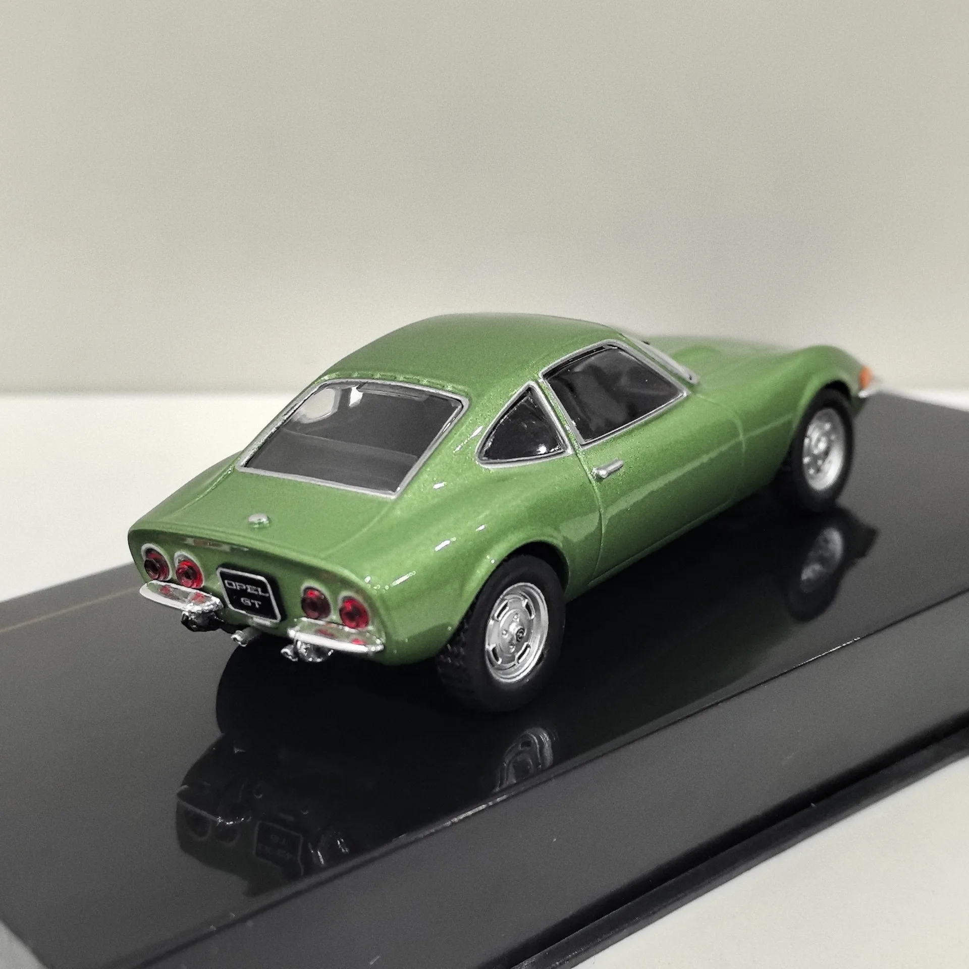 다이캐스트 IXO 1:43 스케일 OPEL GT 1969 합금 자동차 모델 소장 장난감 선물 기념품 디스플레이 장식품