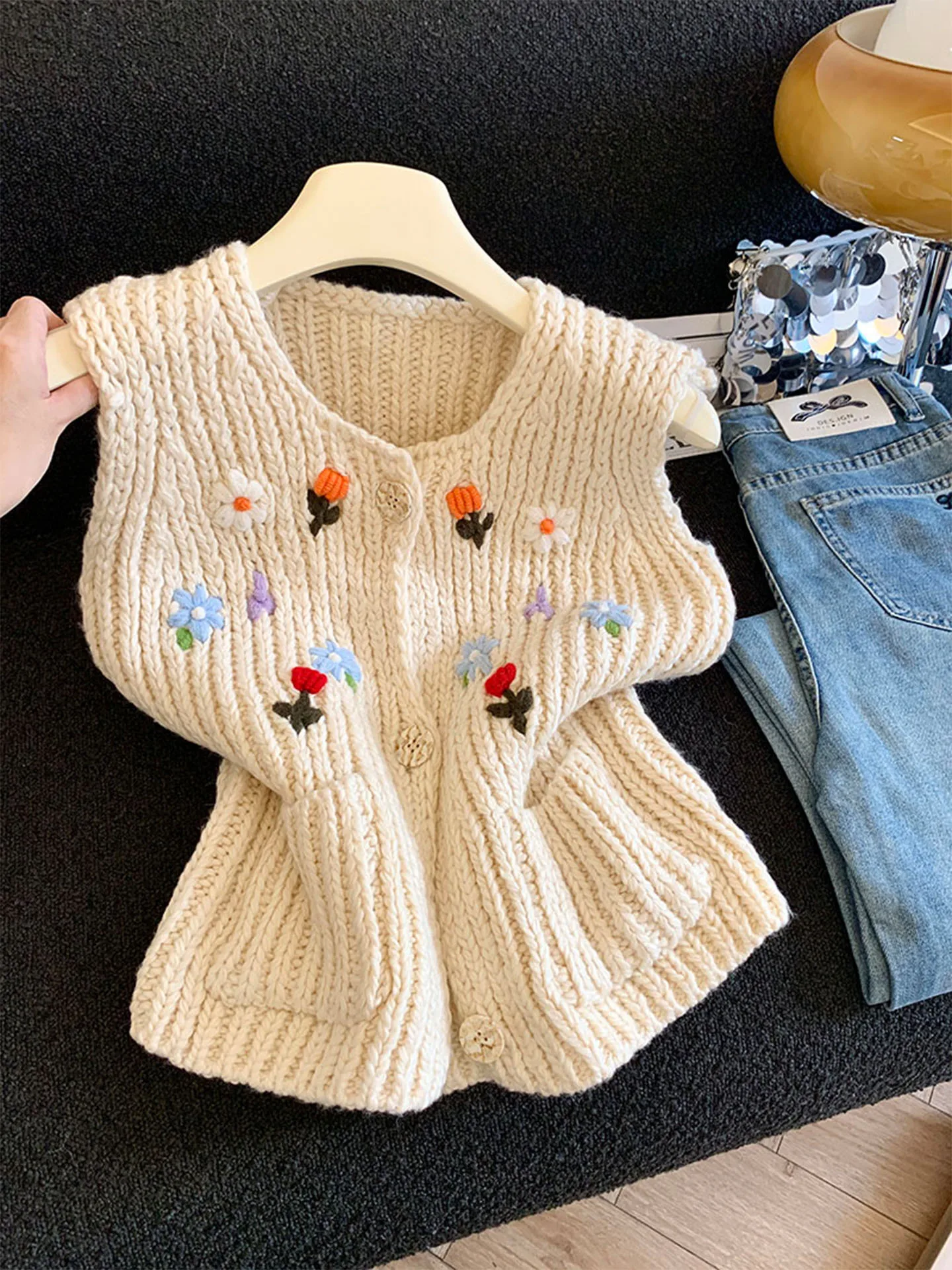 

Рекомендованный Эмили Клуд: Вязаный кардиган с вышивкой цветов, женский, осенне-зимний, многослойный, с круглым вырезом и пуговицами