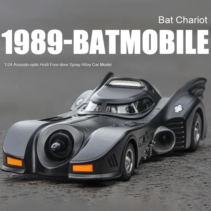 Modelo de liga de veículo Cool Bat 1:24, som e luz frescos, névoa de spray, absorção de choque de quatro rodas, som de motor simulado