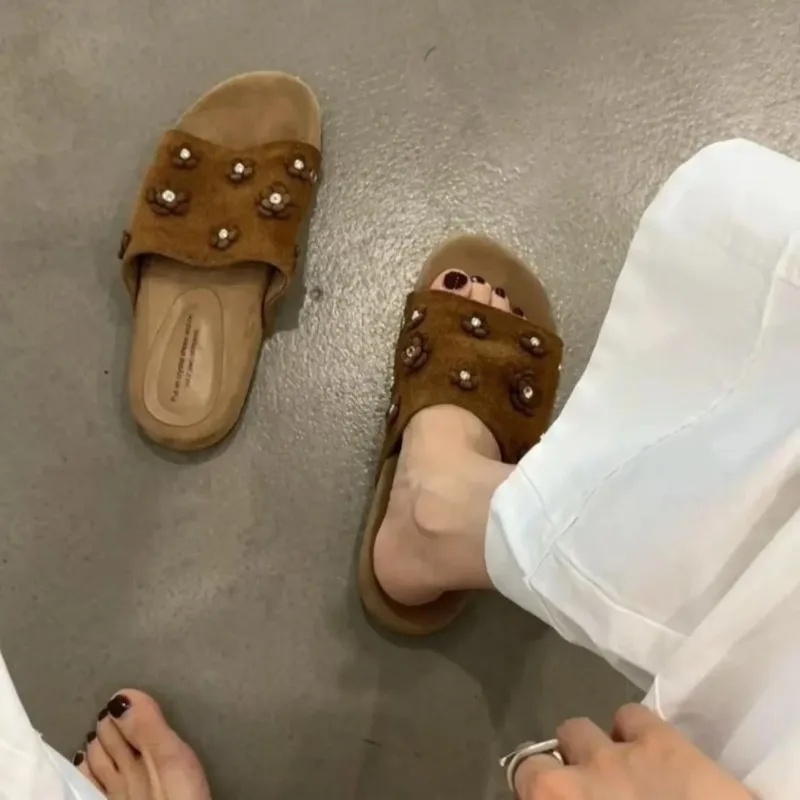 Designer Parfüm Dekoration Fell Hausschuhe Frauen Rosa Rutschen Frauen Winter Flip-Flops Kamelie Perle Perlen Pelz Sandalen