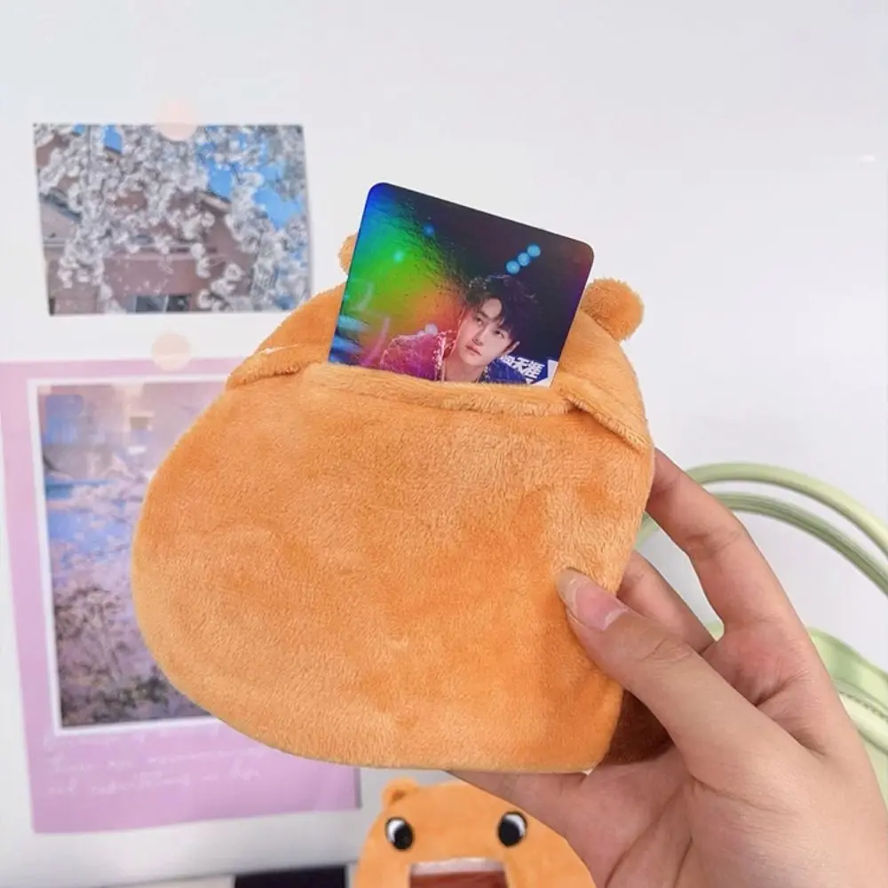 เคสป้องกัน capybara Plush photocard ที่ใส่การ์ดรูปภาพการ์ตูนสไตล์เกาหลีที่ใส่บัตรรูปสัตว์แบบนุ่มแขนเสื้อสำหรับนักเรียน