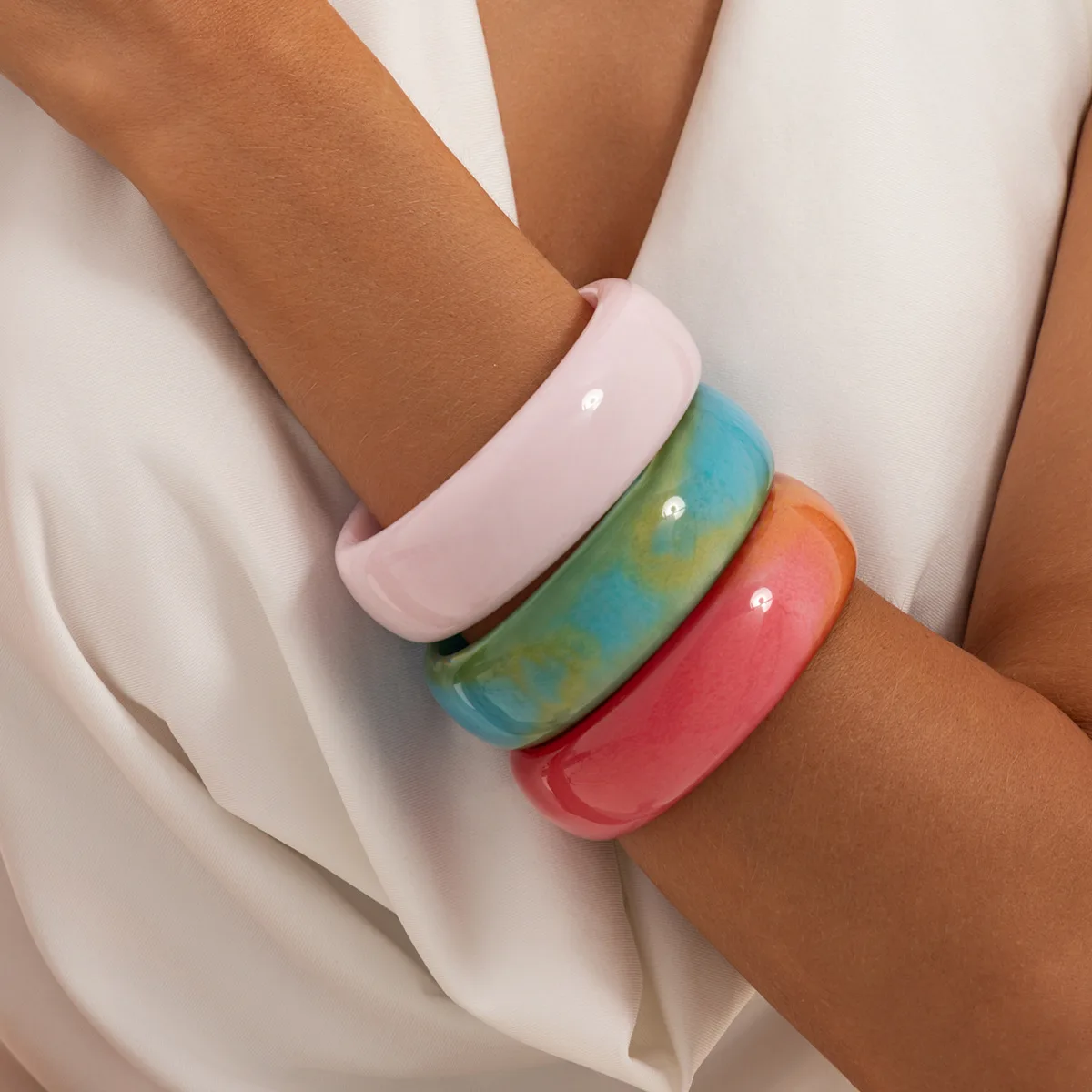 Vintage Colorful Resin Geometric Wide Round Bangles Women Fashion Acrylic Stackable Smudging Cuff Bracelets Daily Party Jewelry