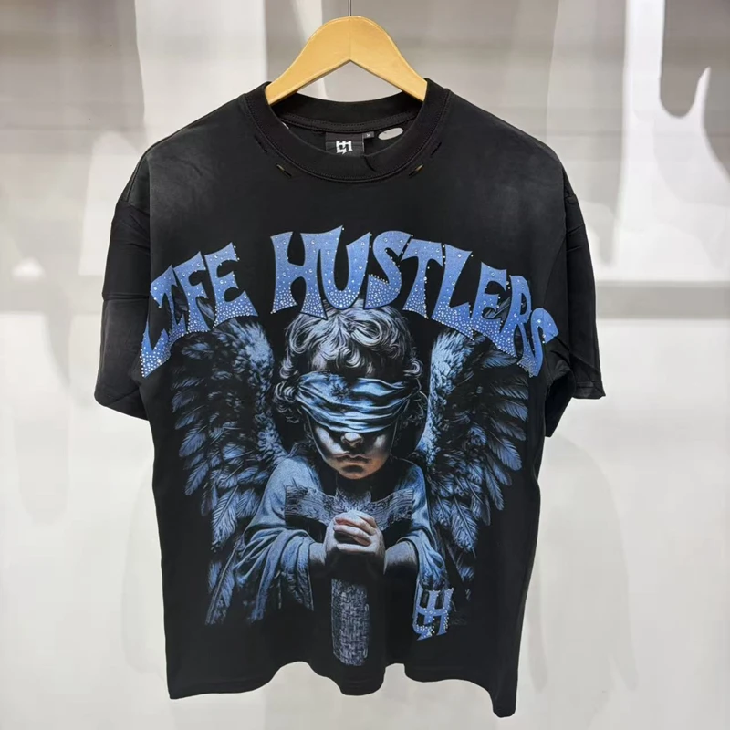 Vintage Farbverlauf T-Shirt mit Angepasstem Geflügeltem Engel-Print und Strass, Gothic-Style Übergroßes Hip-Hop Herren-Baumwollshirt für den Sommer – Detail 3