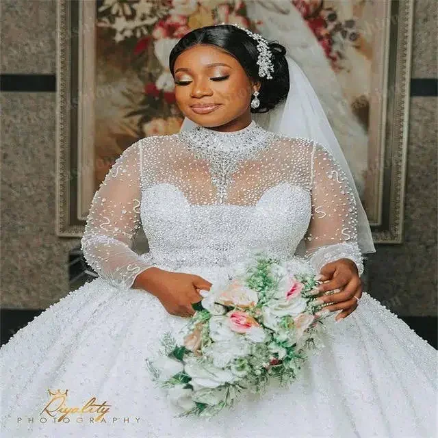 

Customized Long Sleeves Sequins Beads Wedding Dresses Dubai Sheer Neck Appliques Glitter Puffy Woman Elegant Bride Gown