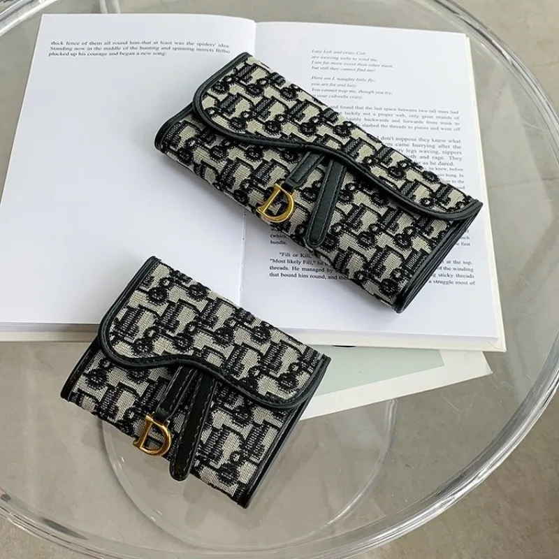 

Female Travel Crossbody Bag Adventure Ready Design For Exploring And Discovering New Places Durable