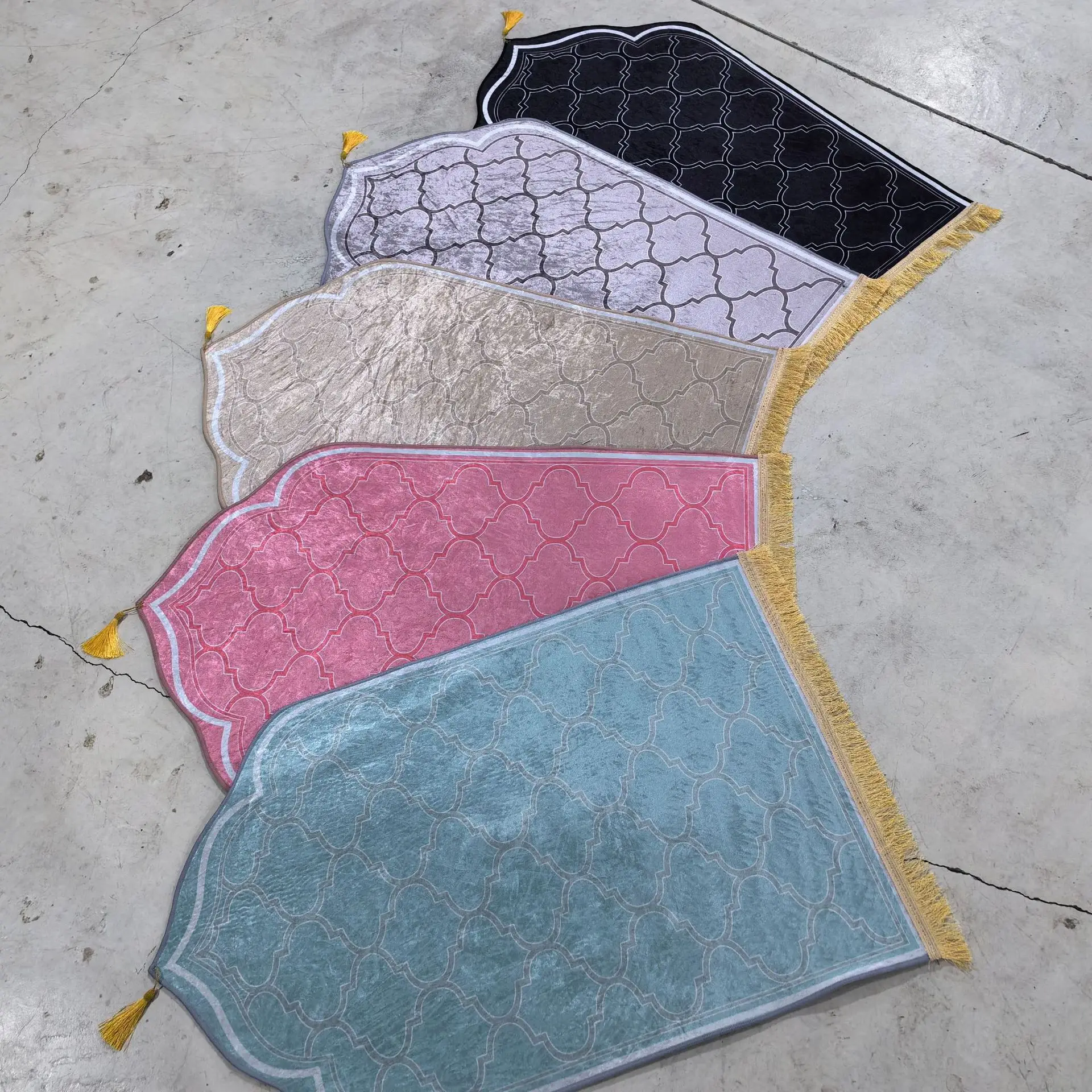 

PYJ Living Room Prayer Thickened Prayer Gold Diamond Fleece Floor Mat Special Shaped Printing Thick Mat Carpet