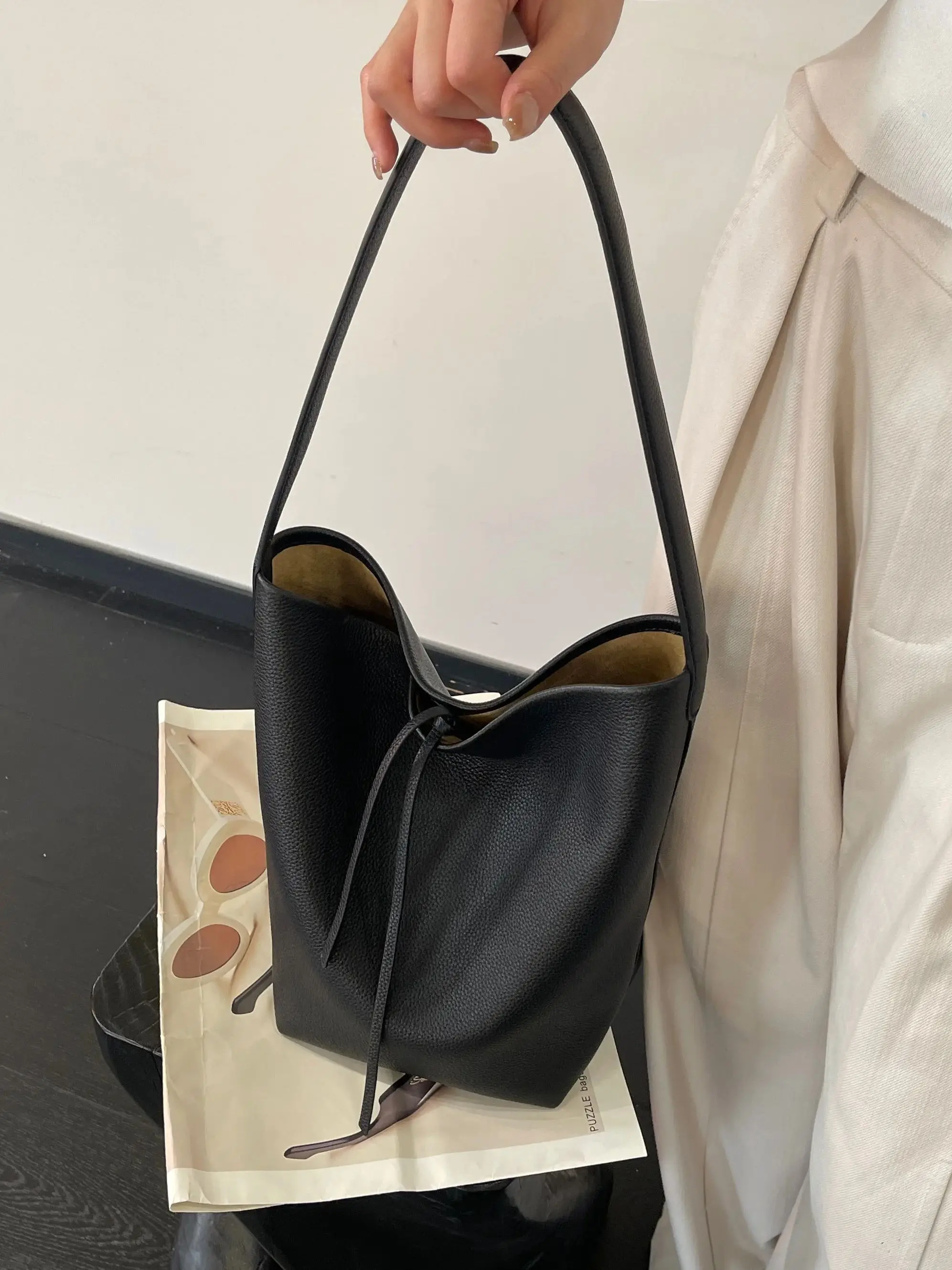 

Натуральная кожаная женская сумка через плечо класса люкс от дизайнерского бренда, большая сумка-ведро для женщин, мягкая сумка-тоут из воловьей кожи, высокое качество, 2026