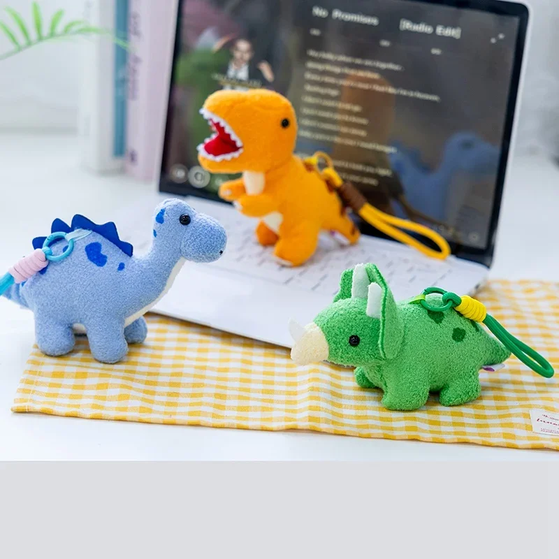Llaveros de Peluche de Dinosaurio Mini Suaves y Adorables, Colgantes de Triceratops y T-Rex, Decoración para Mochilas, Recuerdos para Fiestas