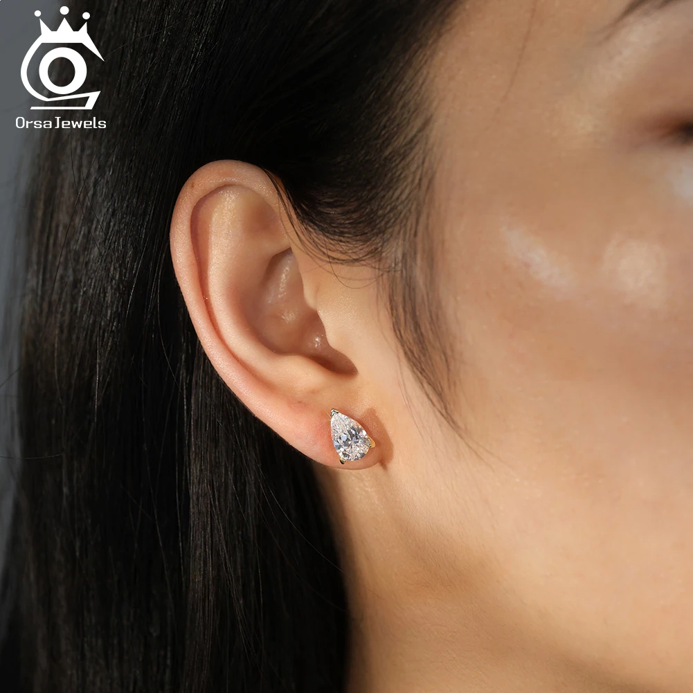 

ORSA JEWELS D Цвет VVS Серьги-гвоздики с муассанитом и бриллиантами из стерлингового серебра 925 пробы Элегантные и вневременные украшения для женщин SMOE01