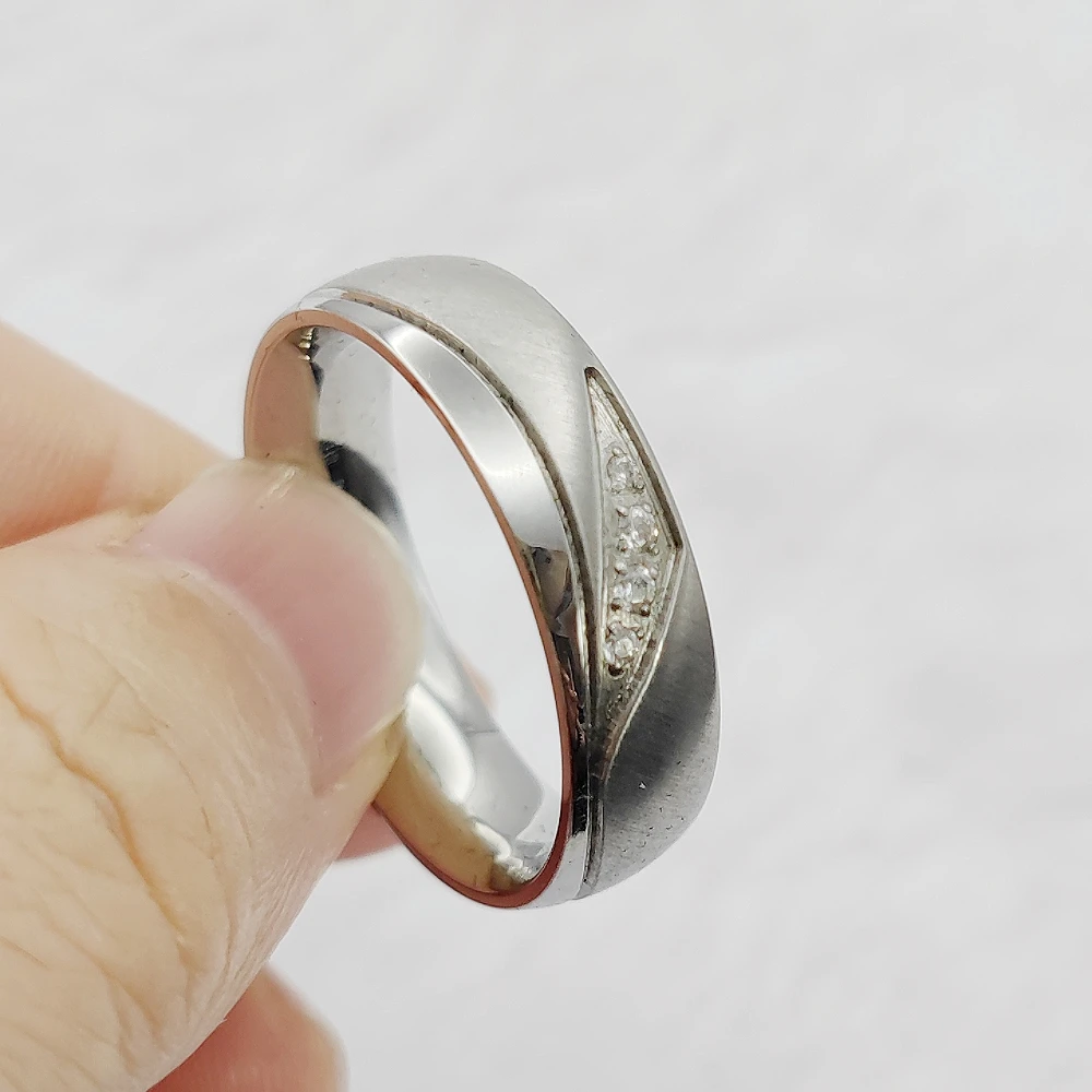 Гипоаллергенные-водонепроницаемые-обручальные-кольца-для-пар-для-женщин-дизайнерские-массивные-обручальные-серебряные-кольца-из-нержавеющей-стали