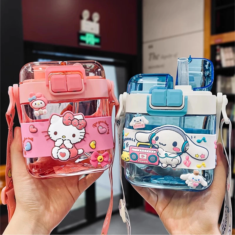 

Sanrio 600ML Large Capacity Water Bottle Kawaii Hello Kitty Kuromi Cinnamoroll Girl Clear Plastic Kettle with Straw Portable Cup