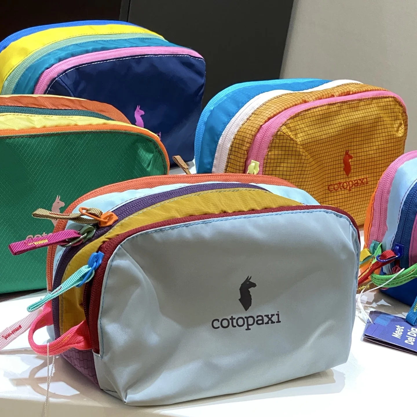 حقيبة خصر للسفر من النايلون المقاوم للماء بسعة كبيرة 4 لتر من الألبكة - حقيبة مستحضرات تجميل رياضية ذات كتلة ألوان للمشي لمسافات طويلة واللياقة البدنية