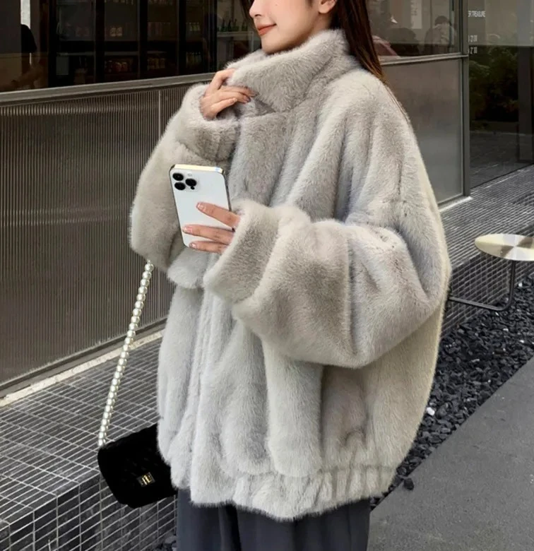 

2025 Новые зимние товары, меховая свободная плюшевая куртка, женская куртка с воротником-стойкой и длинными рукавами, карманный топ