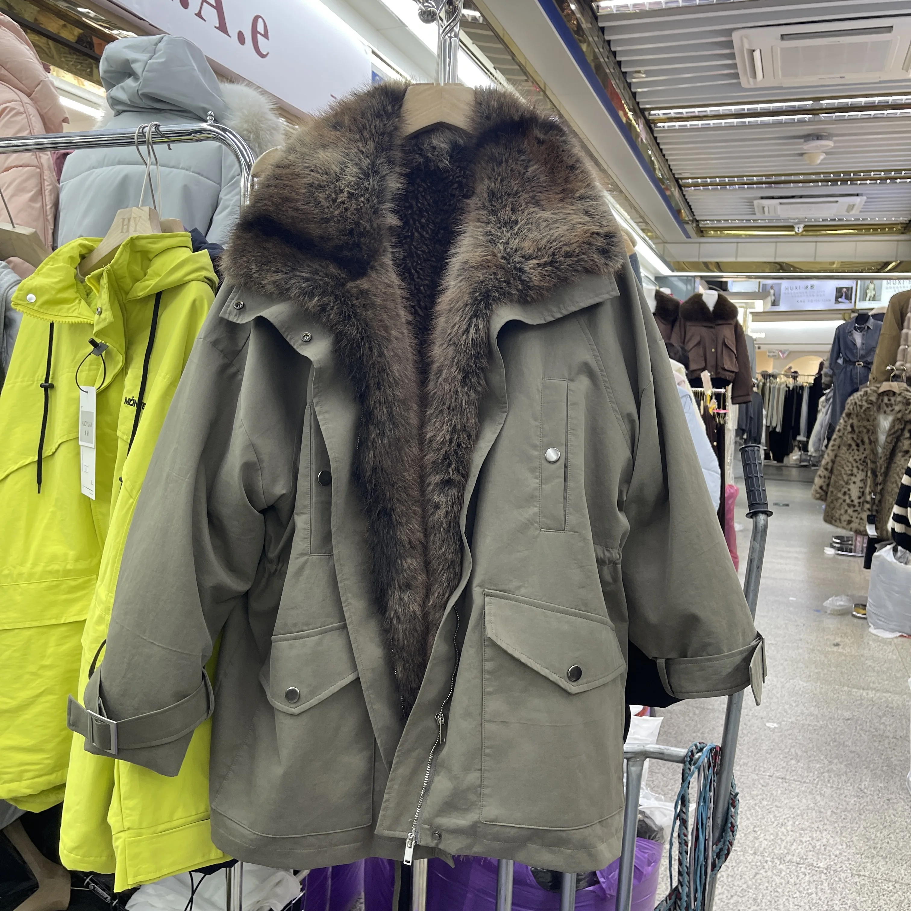 

Army Green Parka for Women Winter 2025 New Faux Fur Lining Warm Thickened Workwear Jacket Loose Jacket