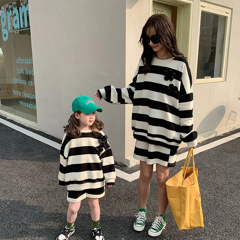 

2022 New Mom Daughter Matching Outfits Mother And Baby Girls Clothes Set Korean Fashion Parent-Child Spring Autumn Clothing Suit